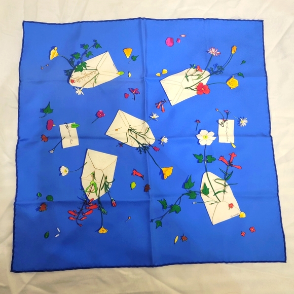 Hermes Accessories - Hermes scarf 45 silk Muffler Des Fleurs Pou Le Dire "Flower "Blue 100% Silk